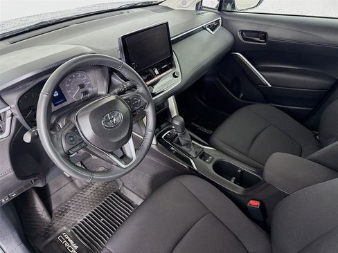 Used 2025 Toyota Corolla Cross LE w/ Moonroof Package image 11
