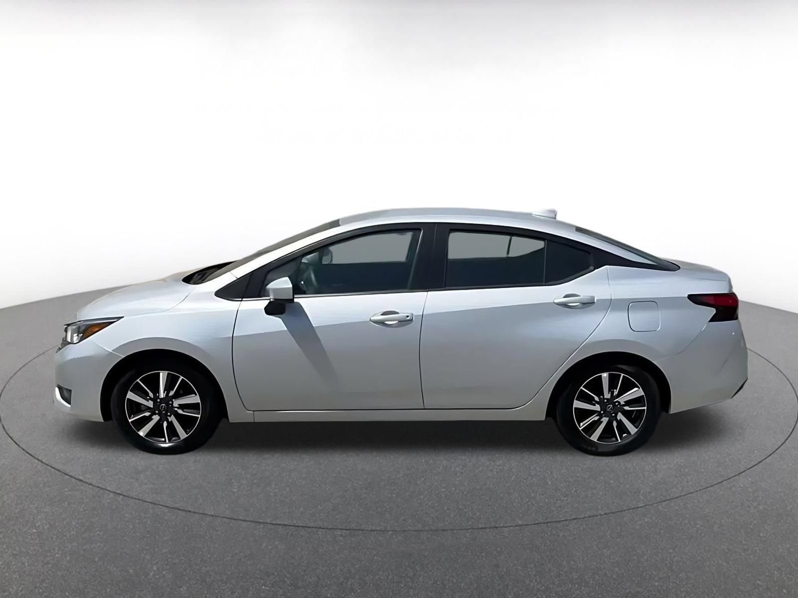 Used 2025 Nissan Versa SV FWD image 8