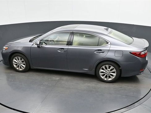 Used 2013 Lexus ES 300h w/ Luxury Pkg image 23