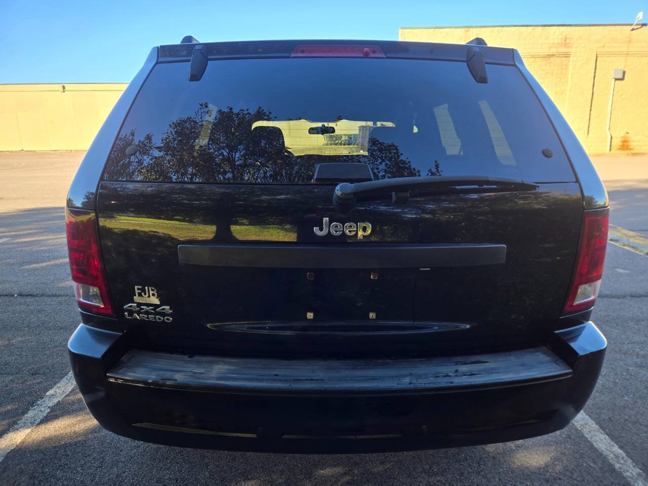 Used 2010 Jeep Grand Cherokee Laredo AWD/4WD image 8