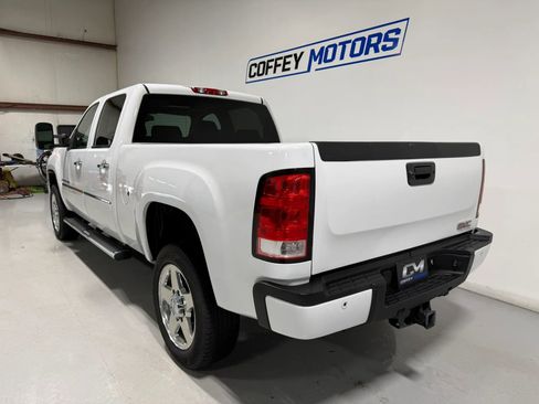 Used 2014 GMC Sierra 2500 Denali w/ Suspension Package, Off-Road image 4
