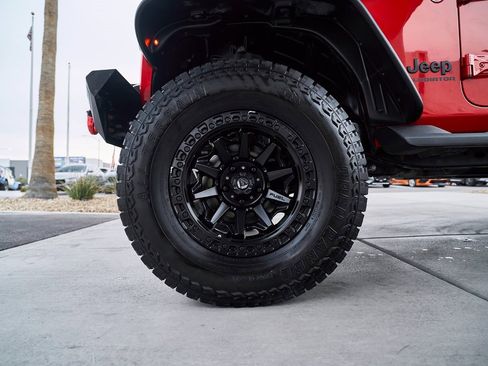 Used 2021 Jeep Gladiator Sport image 3