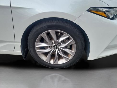 Used 2021 Toyota Avalon XLE w/ Moonroof Package FWD image 16