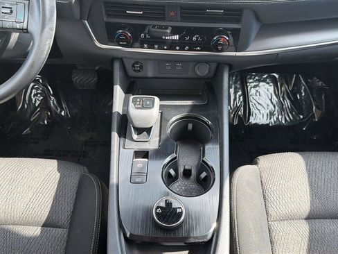 Used 2024 Nissan Rogue SV AWD/4WD image 11