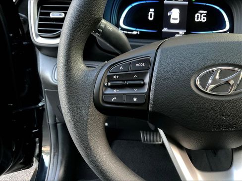 Used 2025 Hyundai Venue SE FWD image 10