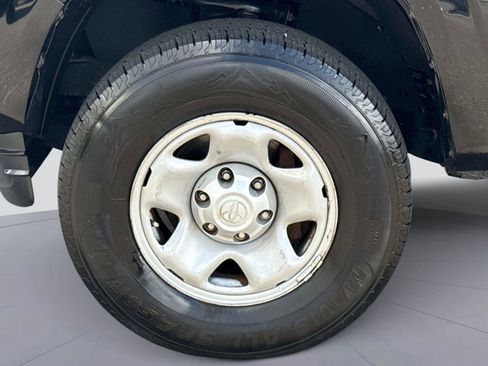 Used 2016 Toyota Tacoma SR image 10