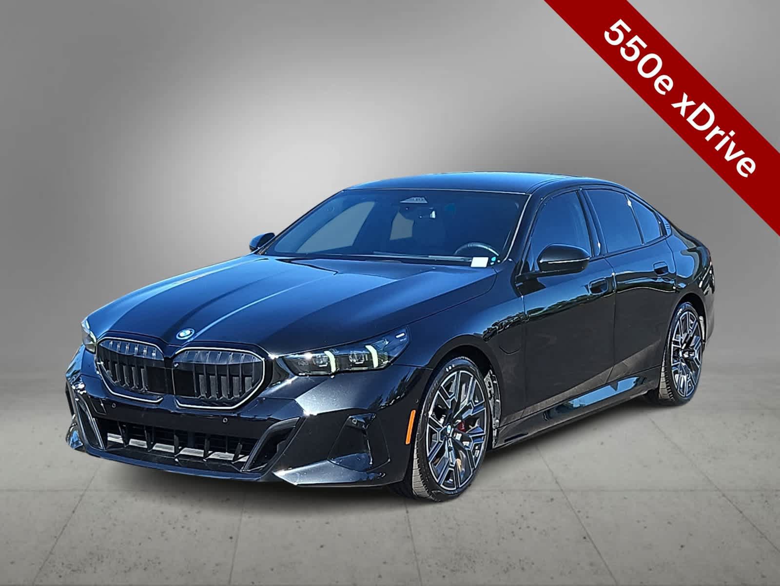 Used 2026 BMW 550e xDrive w/ Executive Package AWD/4WD image 4