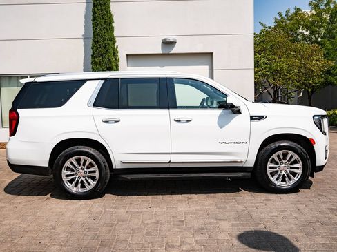 Used 2024 GMC Yukon SLT w/ SLT Luxury Package AWD/4WD image 11