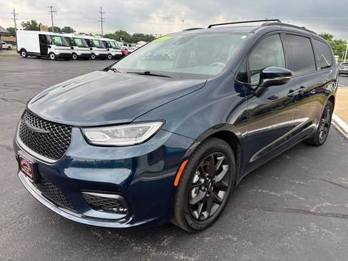 Used 2023 Chrysler Pacifica Touring-L w/ S Appearance Package FWD image 7