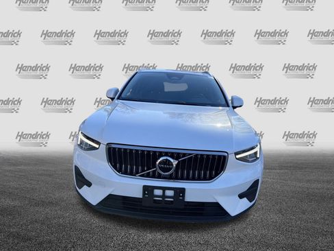 Certified 2025 Volvo XC40 B5 Core image 3