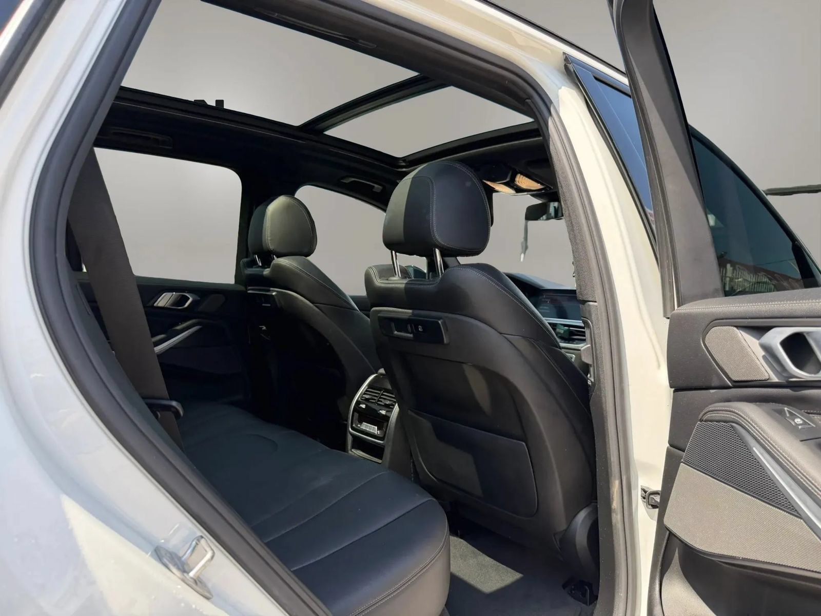 Used 2020 BMW X5 xDrive40i w/ M Sport Package AWD/4WD image 32