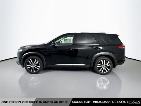 New 2025 Nissan Pathfinder Platinum w/ Black Appearance Package image 8