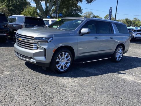 Used 2024 Chevrolet Suburban High Country w/ Advanced Technology Package image 3
