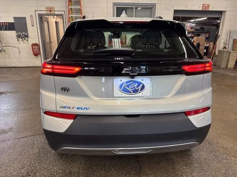Used 2023 Chevrolet Bolt EUV Premier w/ Sun & Sound Package FWD image 5