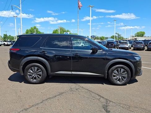 Used 2024 Nissan Pathfinder S AWD/4WD image 5