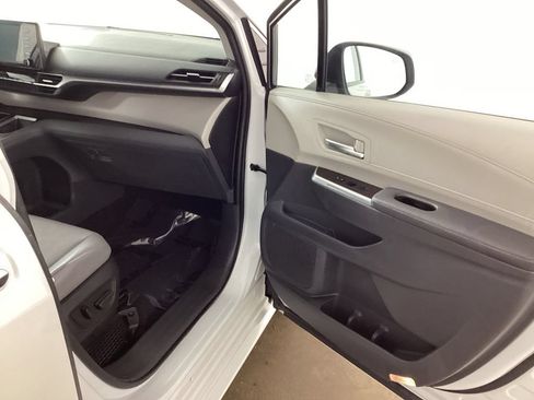 Used 2024 Toyota Sienna XLE FWD image 23