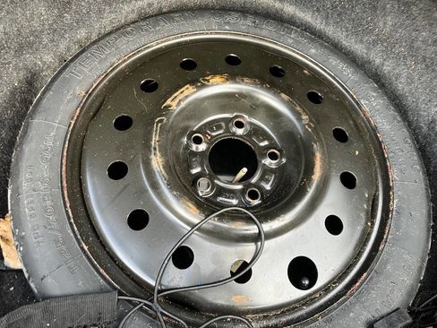 Used 2002 Cadillac De Ville DTS w/ Premium Equipment Pkg image 40