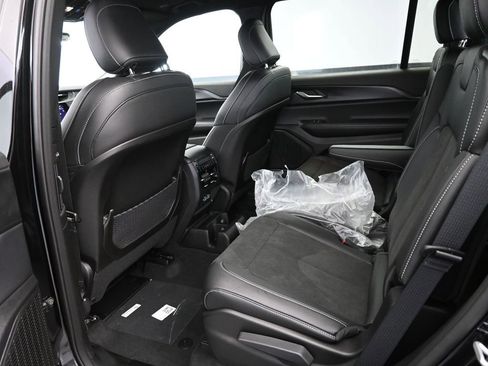 New 2025 Jeep Grand Cherokee L Altitude image 17