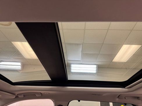 Used 2023 Nissan Rogue SV w/ SV Premium Package image 16