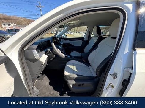 Used 2025 Volkswagen Tiguan SE image 31