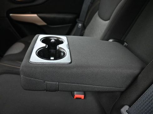 Used 2017 Jeep Cherokee Sport w/ Cold Weather Group AWD/4WD image 31