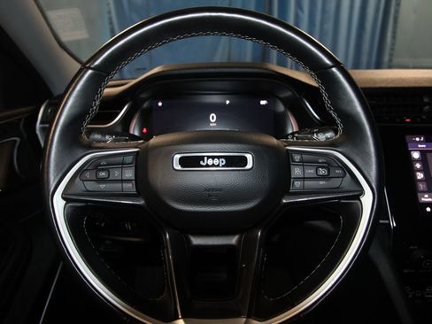 Used 2022 Jeep Grand Cherokee Laredo w/ Luxury Tech Group I image 11