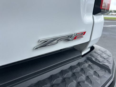 Used 2023 Chevrolet Colorado ZR2 w/ ZR2 Convenience Package III AWD/4WD image 14