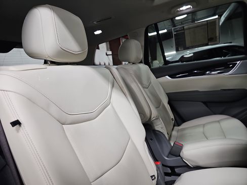 Used 2023 Cadillac XT6 Premium Luxury image 12