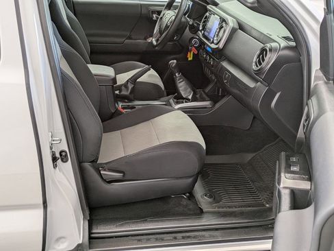 Used 2022 Toyota Tacoma TRD Sport w/ TRD Premium Sport Package AWD/4WD image 14