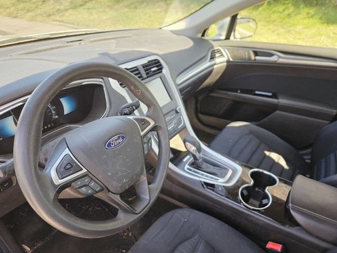 Used 2016 Ford Fusion SE image 10
