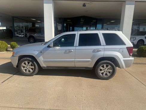 Used 2008 Jeep Grand Cherokee Limited w/ Trailer Tow Group IV AWD/4WD image 5