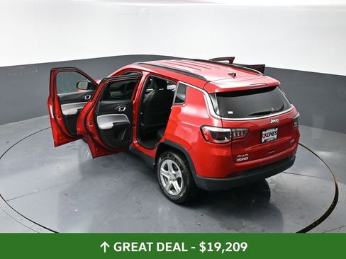 Used 2024 Jeep Compass Latitude image 61
