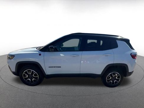 Used 2025 Jeep Compass Trailhawk w/ Trailer Tow Group image 9