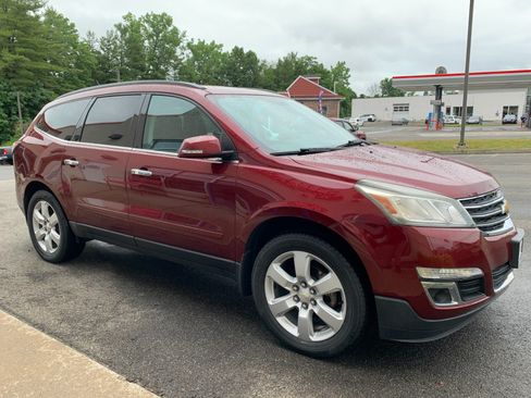 Used 2016 Chevrolet Traverse LT w/ Style and Technology Package AWD/4WD image 3