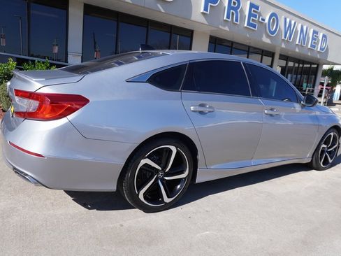 Used 2022 Honda Accord Sport image 6