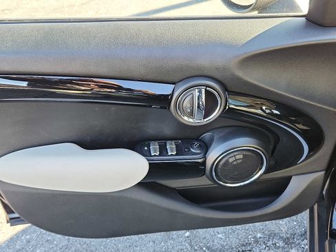 Used 2016 MINI Cooper S w/ Premium Package image 12