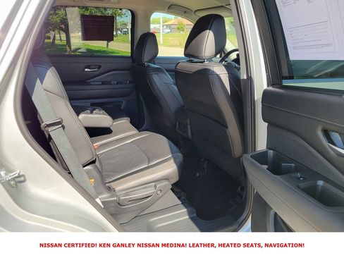 Certified 2025 Nissan Pathfinder SL image 48