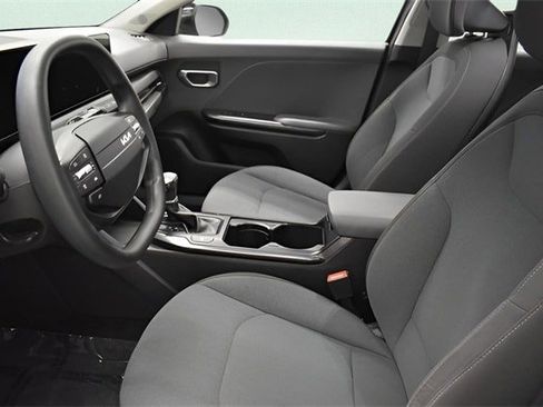 Used 2025 Kia K4 image 24