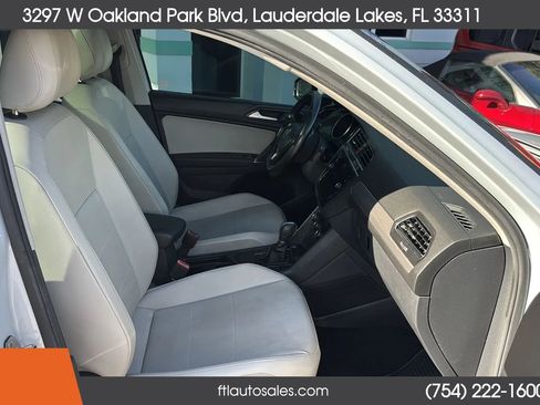 Used 2018 Volkswagen Tiguan SE w/ Panoramic Sunroof Package FWD image 43