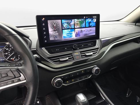 Used 2024 Nissan Altima 2.5 SR w/ SR Premium Package FWD image 17
