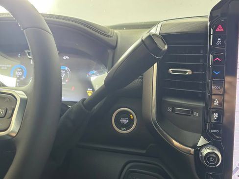 New 2026 RAM 3500 Laramie AWD/4WD image 32