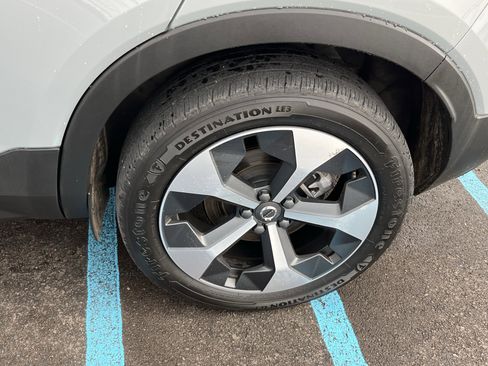 Used 2024 Volvo XC40 B5 Plus image 25