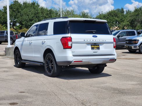 Used 2024 Ford Expedition XLT RWD image 4