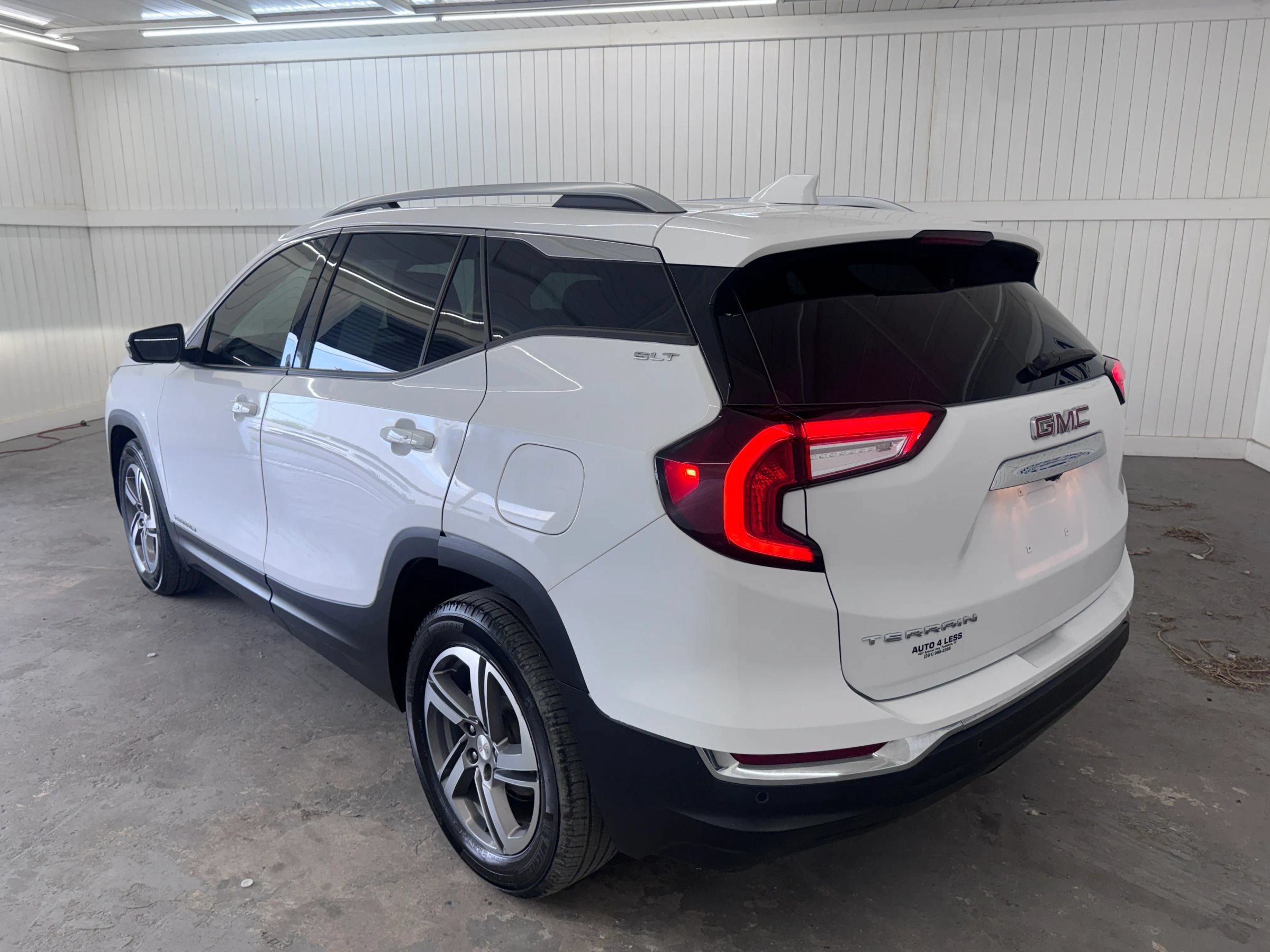 Used 2022 GMC Terrain SLT w/ Infotainment Package II FWD image 7