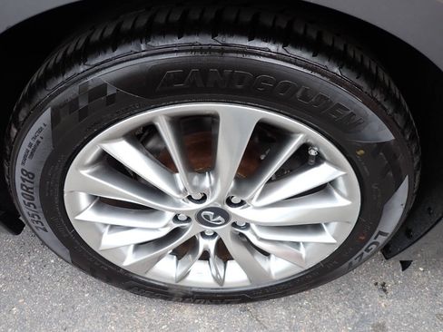 Used 2018 INFINITI Q50 Luxe w/ Essential Package (3.0T Luxe) AWD/4WD image 11
