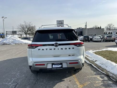 Used 2024 Nissan Pathfinder SL w/ Black Appearance Package image 7