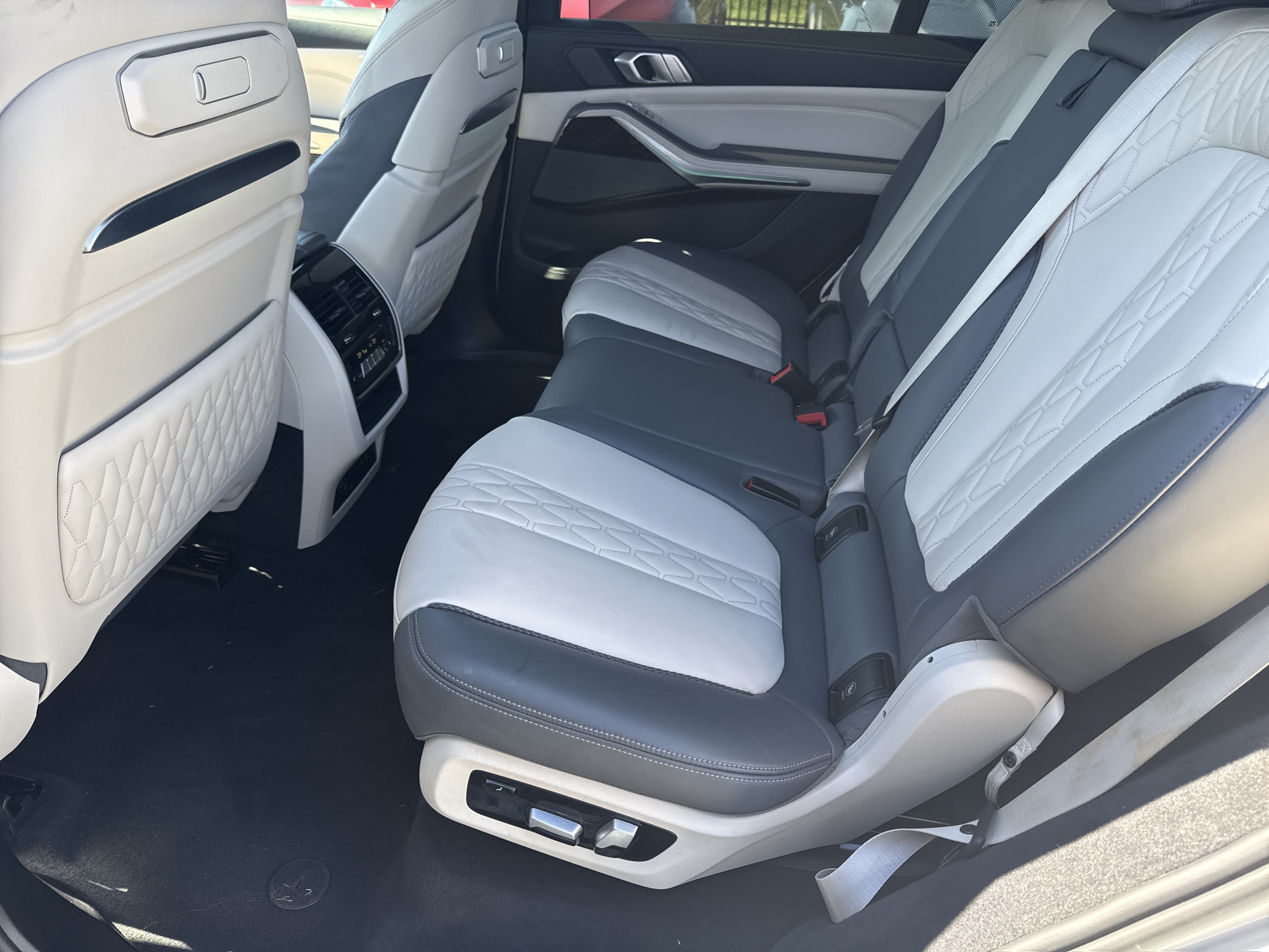 Used 2023 BMW X7 xDrive40i w/ Executive Package AWD/4WD image 34