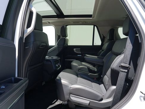 Used 2025 Ford Expedition Platinum AWD/4WD image 18