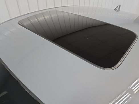 Used 2023 Honda Accord EX-L image 11