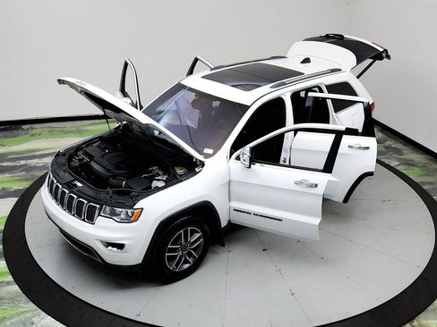 Used 2020 Jeep Grand Cherokee Limited w/ Luxury Group II RWD image 37